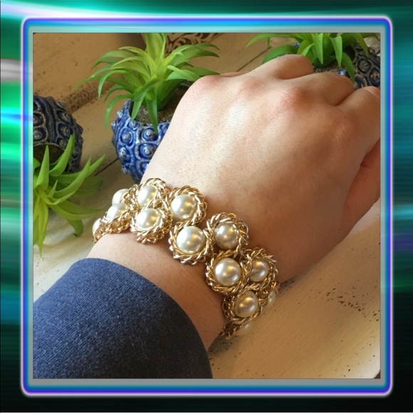 LAST ONE. Pearl Cluster Bracelet - Picture 4 of 6